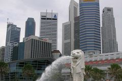 Singapore 01 01 Merlion with Central Business District.JPG